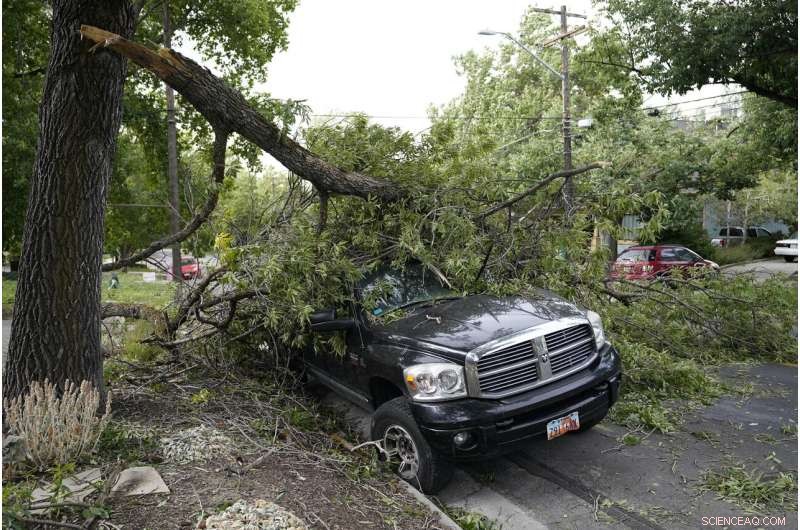 Rocky Mountains Plunge 60°F: From Heat to Snow in an Unexpected Temperature Drop