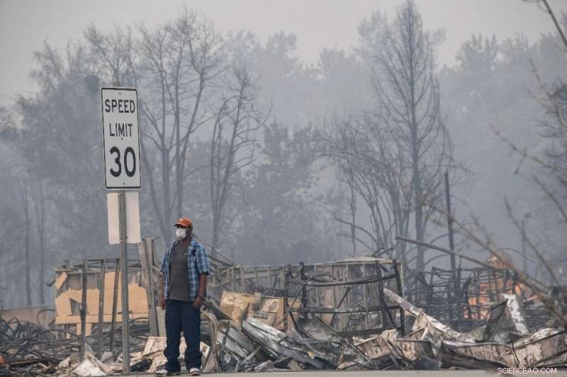 U.S. Wildfires Persist, Smoke Spreads Across the Atlantic