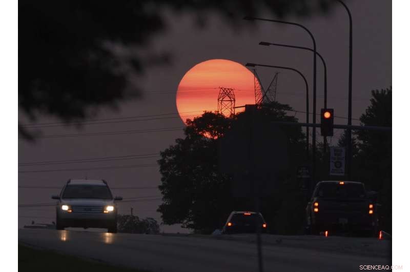 Western Wildfire Smoke Blurs East Coast Skies, Creates Vivid Sunsets