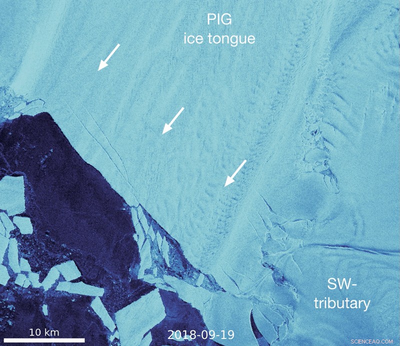 Alarming Fractures Found in Two Key Antarctic Glaciers, Escalating Sea-Level Rise Threat