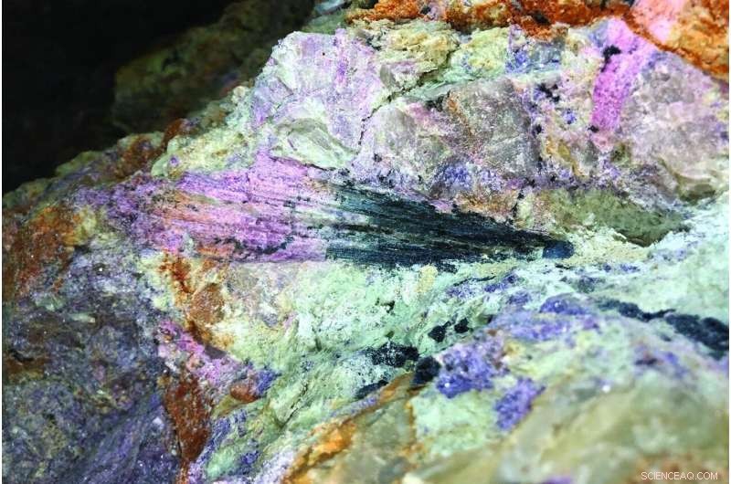 Rapid Gemstone Formation: How Earth Creates Fine Gems in Minutes