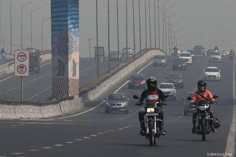Delhi Suffers Severe Smog as Farm Fires Intensify