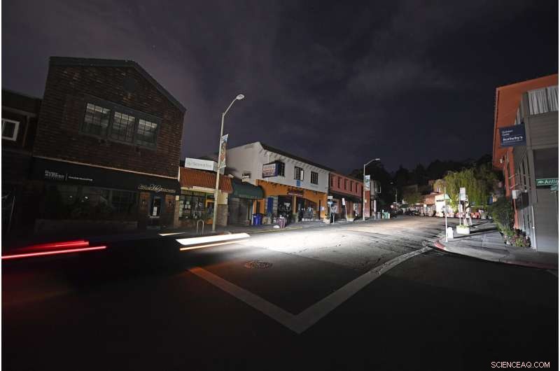 70,000 Residents Evacuated as Southern California Wildfire Escalates