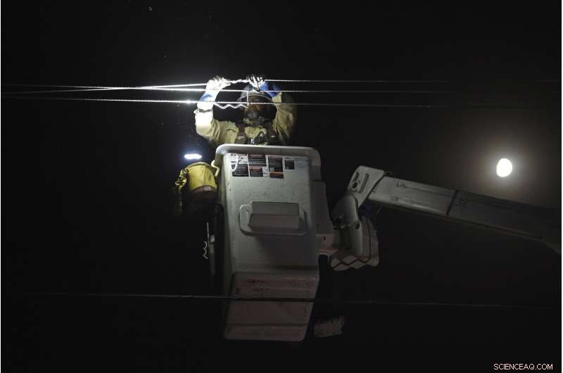 California Faces Major Power Outages as Strong Winds Heighten Wildfire Risk