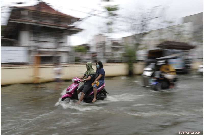 Typhoon Displaces 120,000 Filipinos; 8 Missing as Storm Hits Northern Provinces