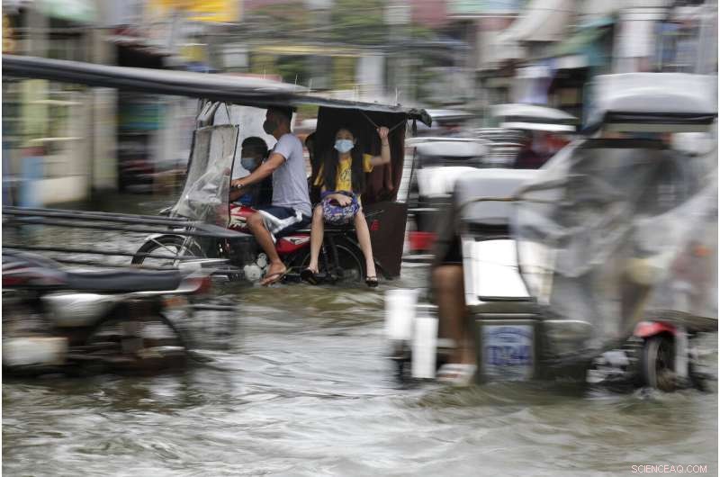 Typhoon Displaces 120,000 Filipinos; 8 Missing as Storm Hits Northern Provinces