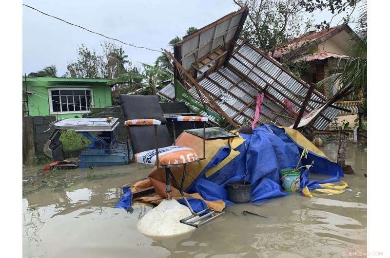 Typhoon Displaces 120,000 Filipinos; 8 Missing as Storm Hits Northern Provinces