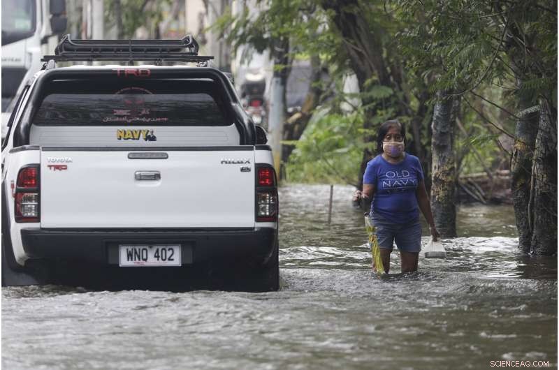 Typhoon Displaces 120,000 Filipinos; 8 Missing as Storm Hits Northern Provinces