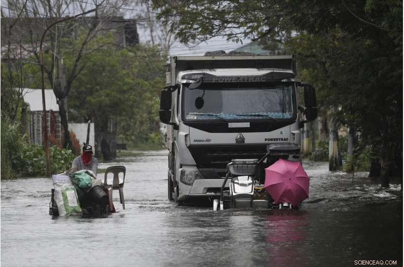 Typhoon Displaces 120,000 Filipinos; 8 Missing as Storm Hits Northern Provinces