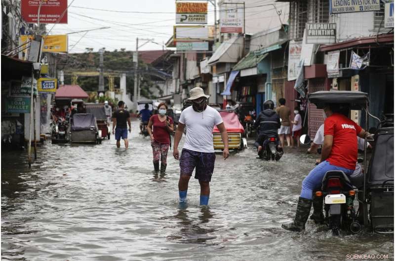 Typhoon Displaces 120,000 Filipinos; 8 Missing as Storm Hits Northern Provinces