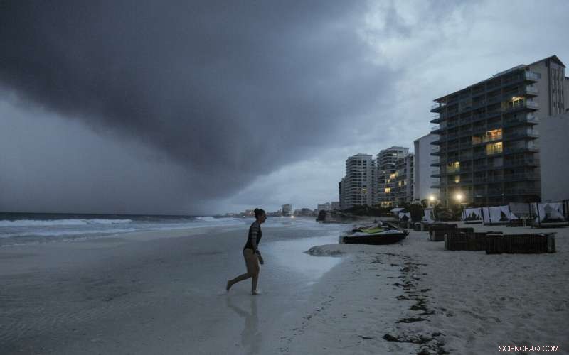 Gulf Coast Prepares for Hurricane Zeta as Storm Heads North