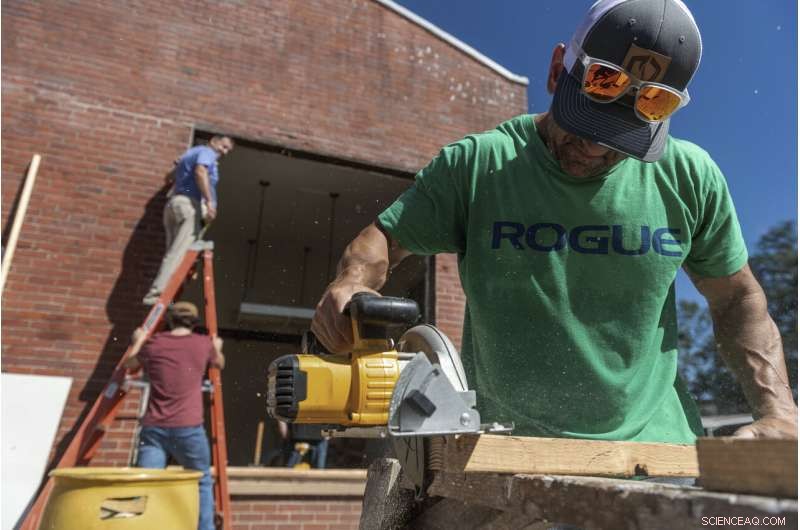 Tropical Storm Zeta Strengthens to Hurricane, Targets Gulf Coast