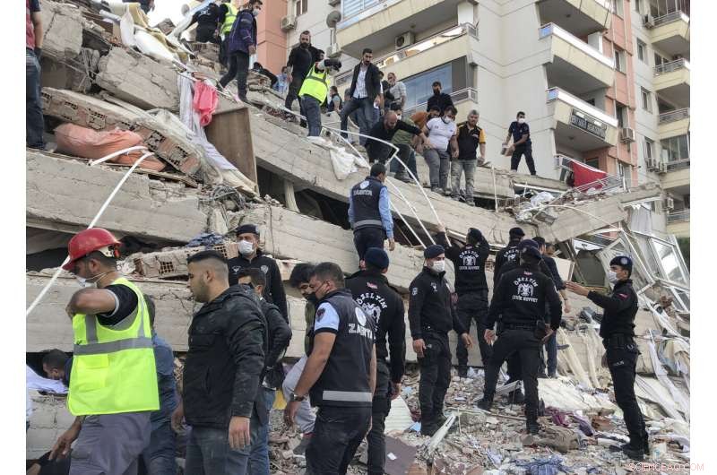 Deadly 7.2‑Magnitude Earthquake Hits Turkish Coast and Greek Island, 19 Fatalities