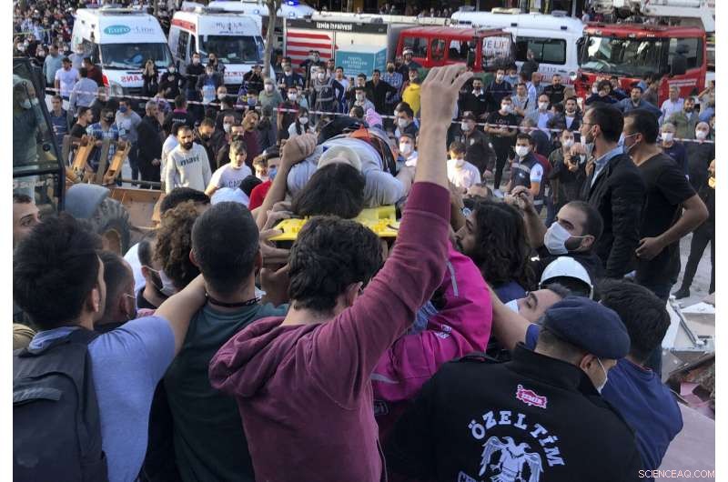 Deadly 7.2‑Magnitude Earthquake Hits Turkish Coast and Greek Island, 19 Fatalities