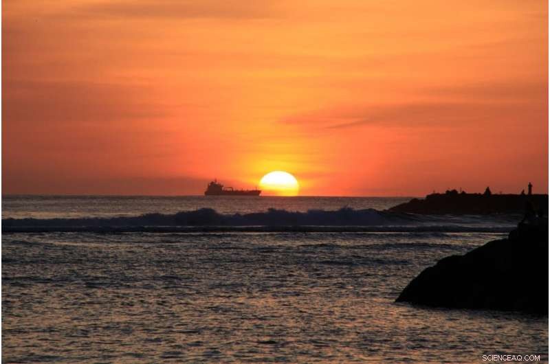 Reducing Emissions Amplifies the North Atlantic’s Role in Ocean Heat Uptake Amid Global Warming