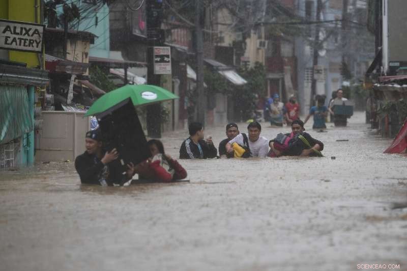 Typhoon Triggers Severe Flooding in Manila, Claims 11 Lives