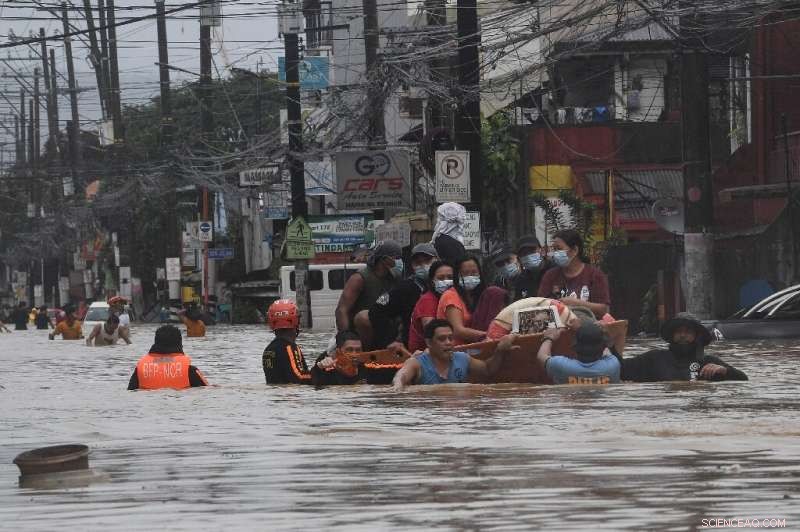 Typhoon Triggers Severe Flooding in Manila, Claims 11 Lives