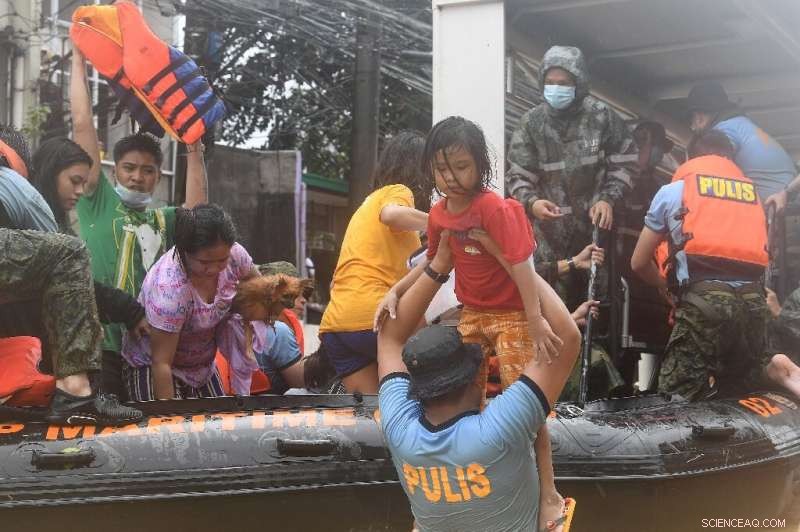 Typhoon Triggers Severe Flooding in Manila, Claims 11 Lives