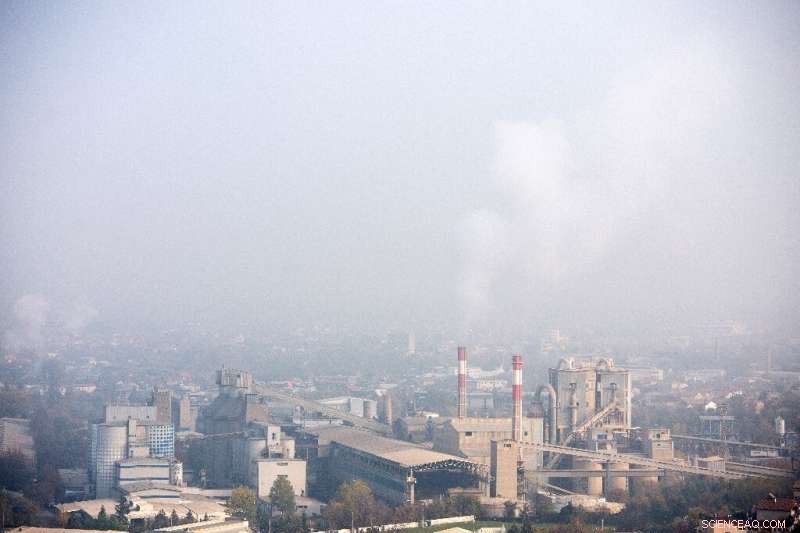 Covid‑19 and Air Pollution: A Dangerous Synergy