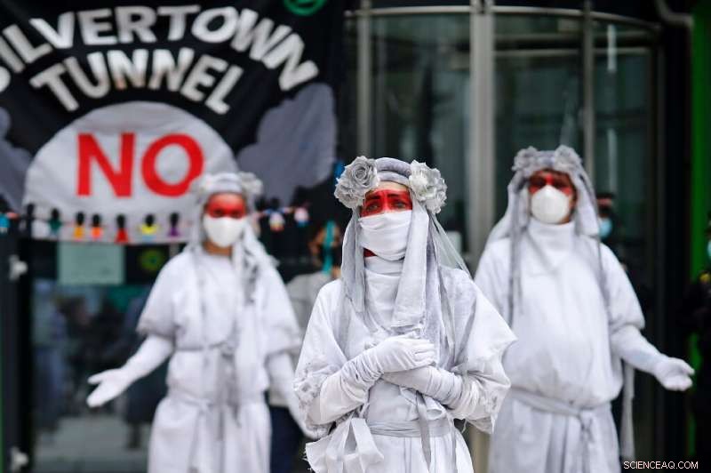 Covid‑19 and Air Pollution: A Dangerous Synergy