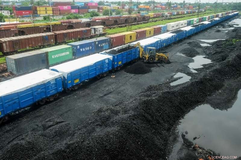India Reduces Coal Dependence Amid Growing Pressure on Energy Sector