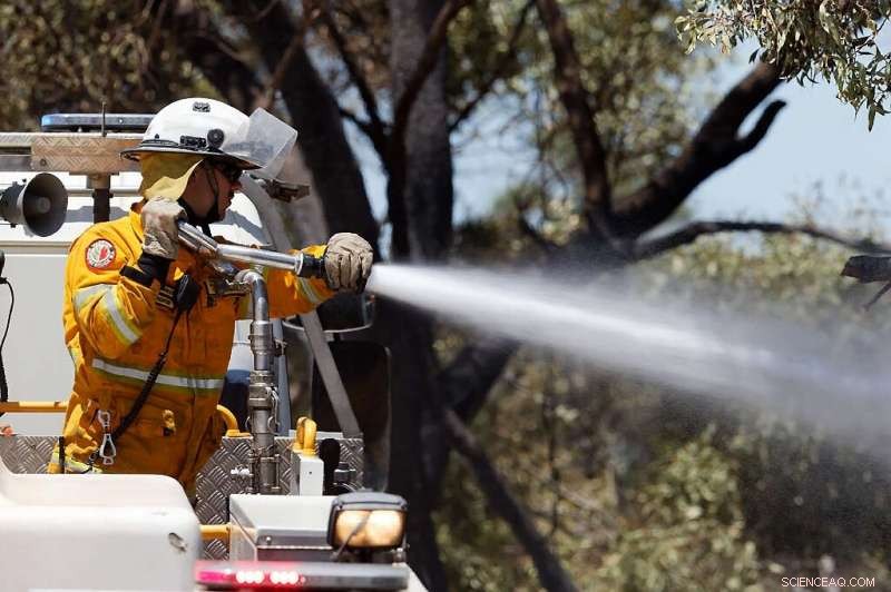 Perth Bushfire Threatens Lives and Homes – Residents Urged to Stay Indoors