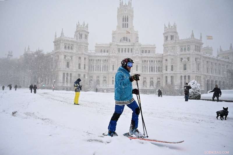 Spain in Chaos: Deadly Snowstorms Trapping Motorists, Shutting Airports & Railways