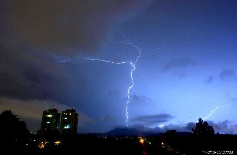 Brazilian Space Institute Uncovers the Secret Behind Lightning Branching and Flickering