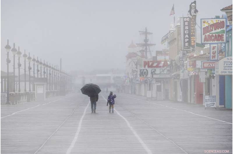 Massive Winter Storm Blankets Midwest, Disrupts Travel – Updated Coverage