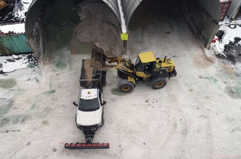 Massive Winter Storm Blankets Midwest, Disrupts Travel – Updated Coverage