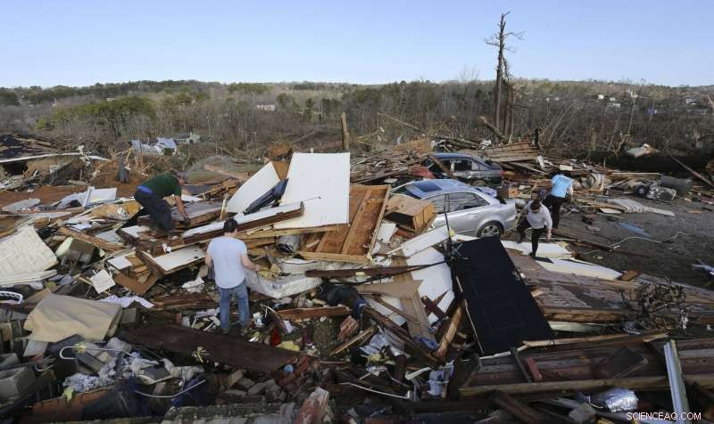 Massive Winter Storm Blankets Midwest, Disrupts Travel – Updated Coverage