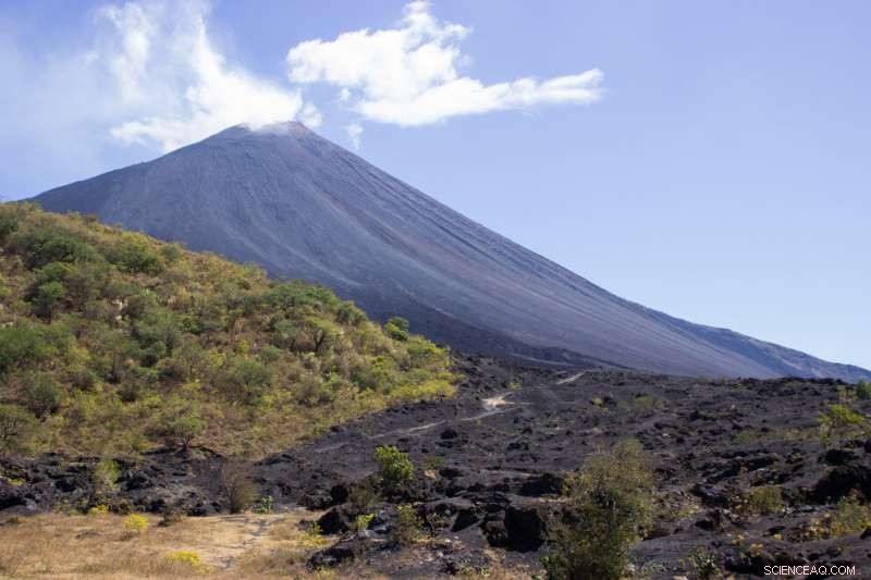 Scientists Detect Flank Instability in Guatemala s Pacaya Volcano, Highlighting Collapse Risks