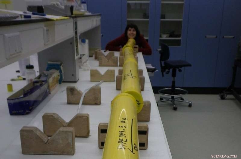 Ancient River Courses Reveal Multiple Green Phases of the Sahara