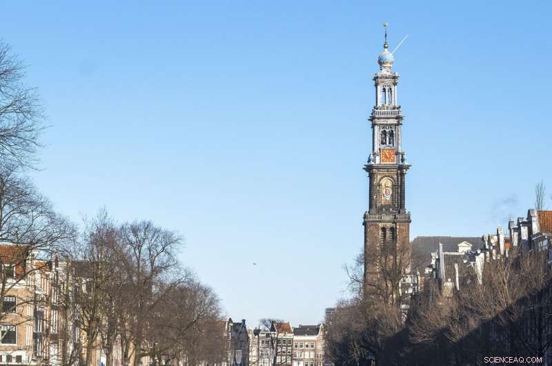 Amsterdam s Prinsengracht Canal Transforms into Skate Park Amid Rare Freeze