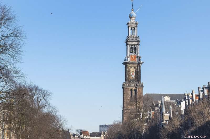 Amsterdam s Prinsengracht Canal Transforms into Skate Park Amid Rare Freeze
