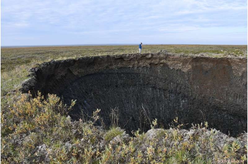 Detailed 3‑D Model Reveals Interior of Massive Permafrost Crater