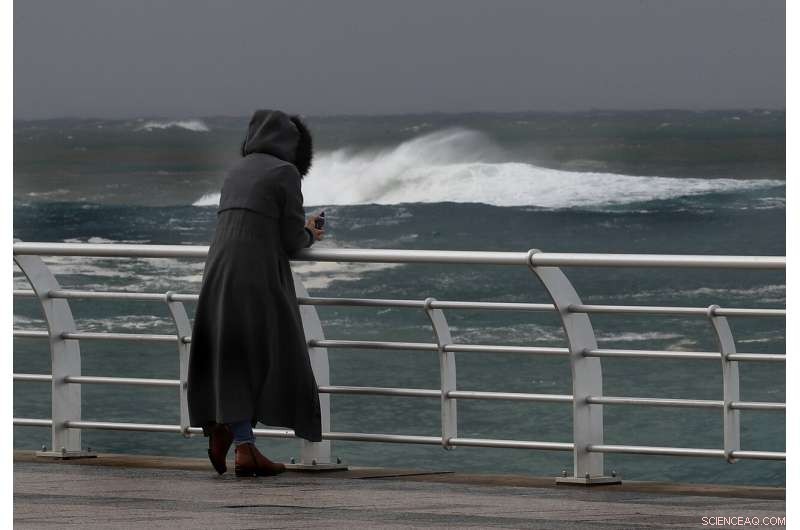 Heavy Snowfall and Gale-force Winds Strike Middle East in Powerful Winter Storm