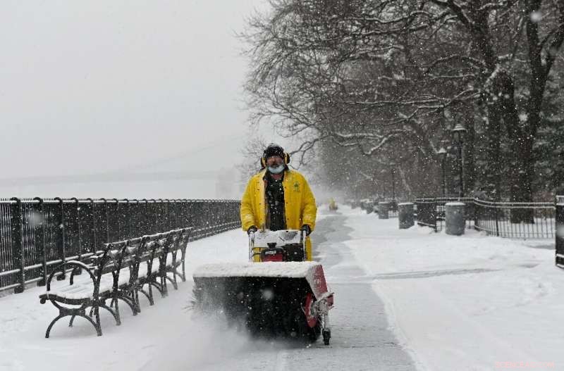 U.S. Winter Storm Begins to Ease After Widespread Damage