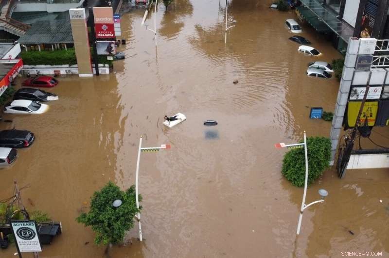 Jakarta Struck by Floods: Major Roads and Neighborhoods Severely Affected