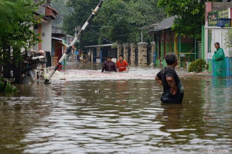 Jakarta Struck by Floods: Major Roads and Neighborhoods Severely Affected