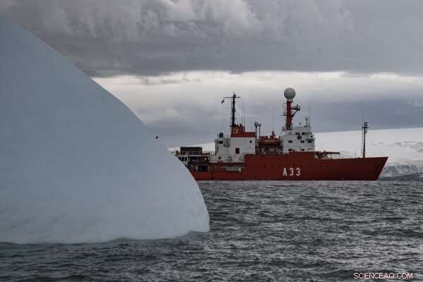 Melting of Large Icebergs: A Critical Trigger in Ice Age Evolution