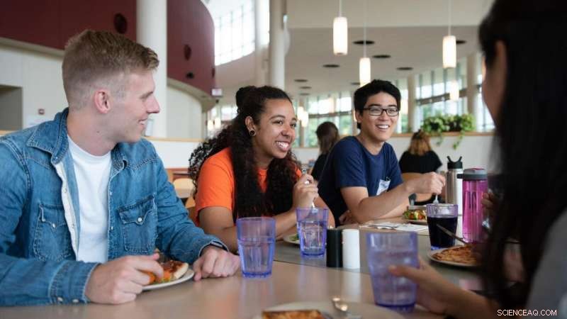 Smaller Plates Cut Food Waste in Campus Dining Halls