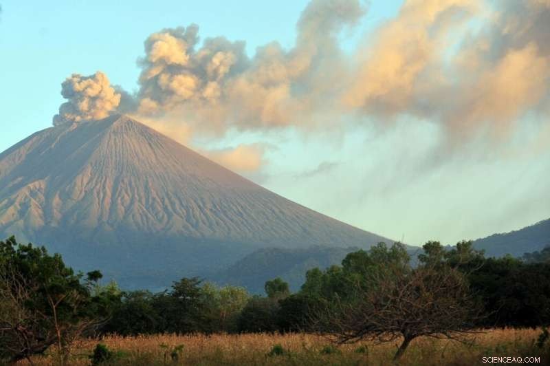 San Cristobal Volcano Erupts, Ash Blanket Chinandega and Nearby Communities