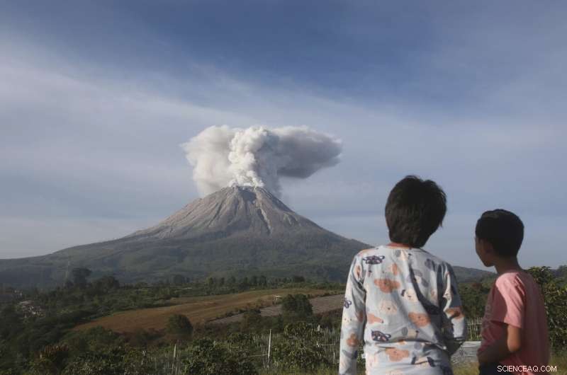 Indonesia s Sinabung Volcano Erupts, Sending Fresh Hot Ash into the Sky