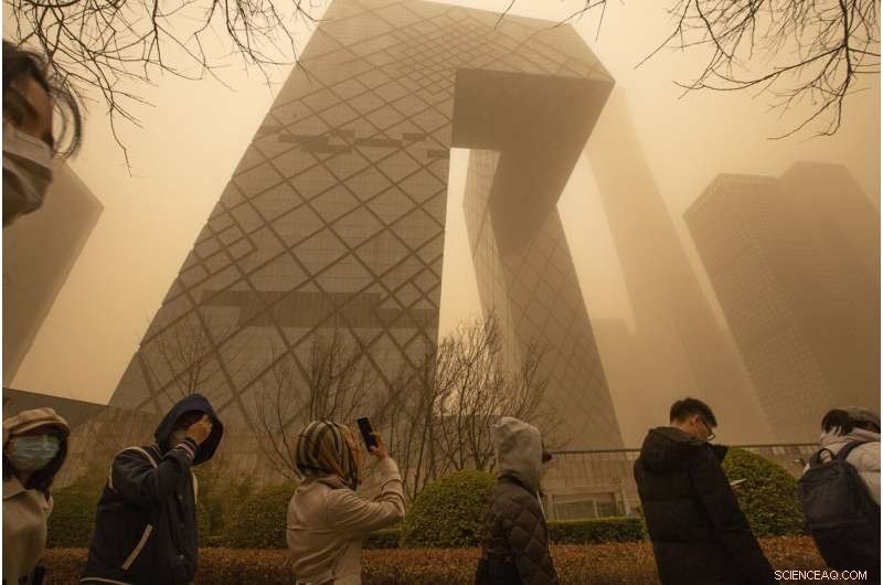 China’s Record Sandstorm Forces Flight Cancellations Across the Nation
