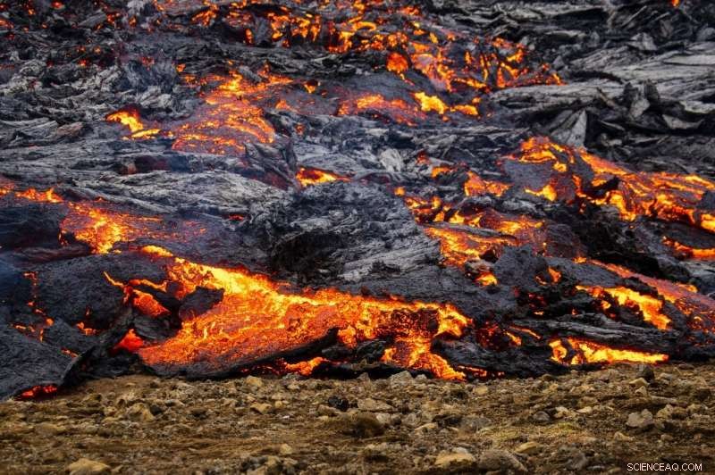 Iceland s Fagradalsfjall Volcano Draws Thousands of Spectators