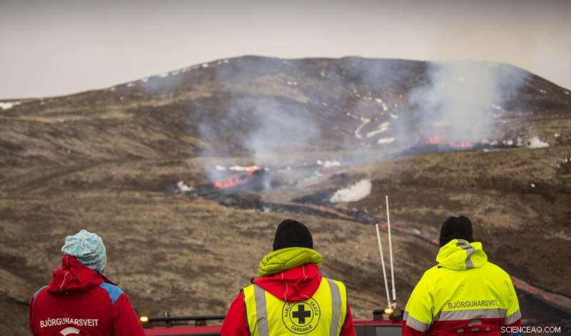 New Fissure Opens on Icelandic Volcano, Prompting Hiker Evacuations