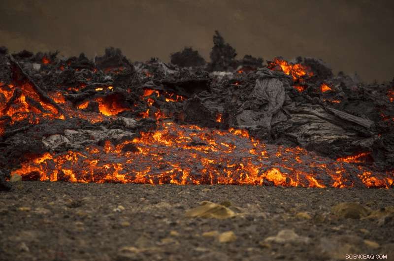 New Fissure Opens on Icelandic Volcano, Prompting Hiker Evacuations