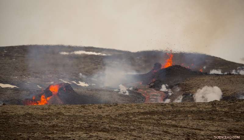 New Fissure Opens on Icelandic Volcano, Prompting Hiker Evacuations