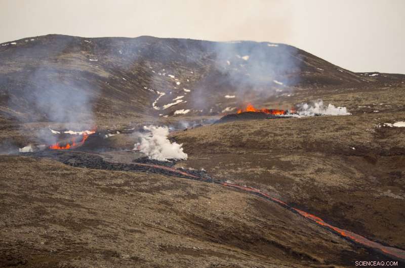 New Fissure Opens on Icelandic Volcano, Prompting Hiker Evacuations